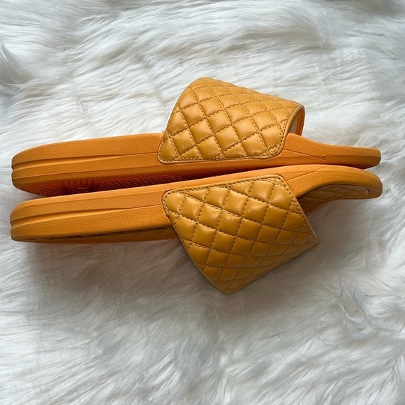 ? APL Men’s Lusso Slide Quilted Leather Mango Color Size 10 UNISEX